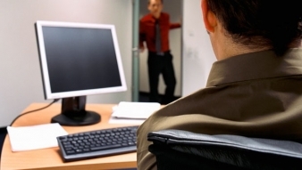 Not sitting behind desks for a long time is one of the important etiquette rules that must be followed by business owners
